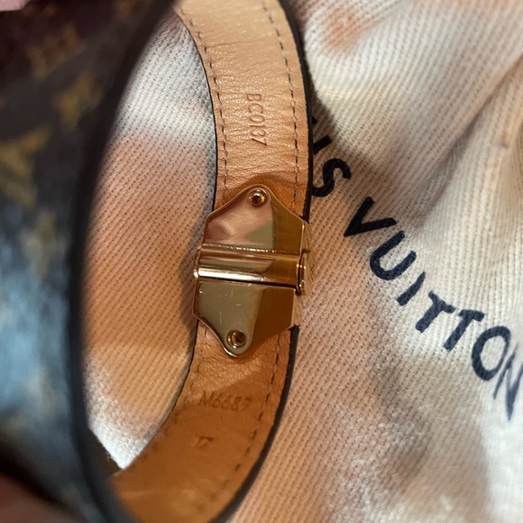 LOUIS VUITTON NANO MONOGRAM BRACELET - Picture 3 of 16